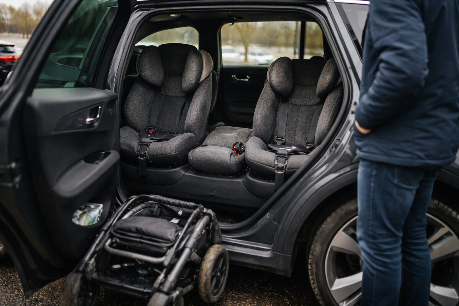 Jeg tog fejl af en “stor” elbil - sådan undgår du at gøre det samme med tre autostole og barnevogn